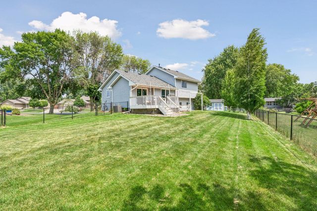 9203 Xenium Lane N, Maple Grove, MN 55369