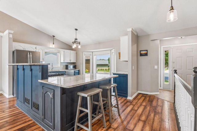 9203 Xenium Lane N, Maple Grove, MN 55369