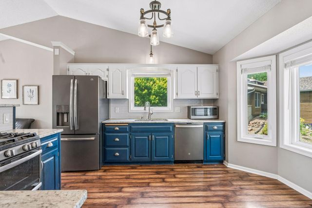 9203 Xenium Lane N, Maple Grove, MN 55369
