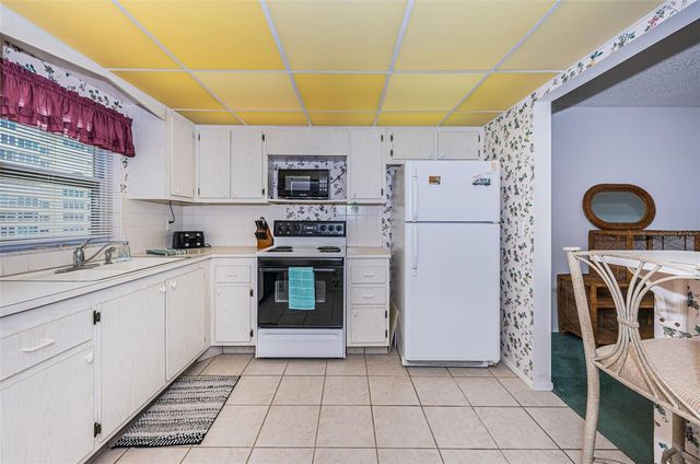 4525 COVE CIRCLE 604, St Petersburg, FL 33708