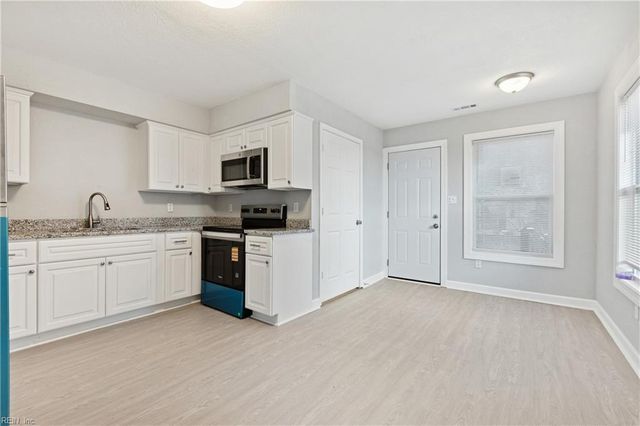 315 Roselynn LN, Virginia Beach, VA 23454