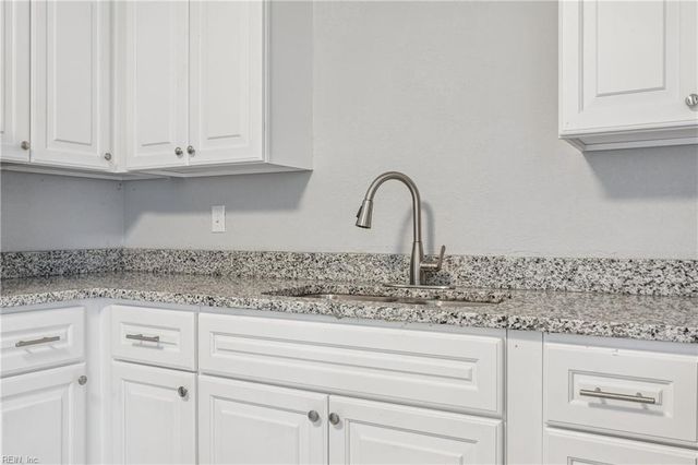 315 Roselynn LN, Virginia Beach, VA 23454