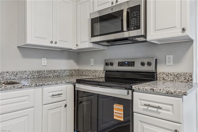 315 Roselynn LN, Virginia Beach, VA 23454