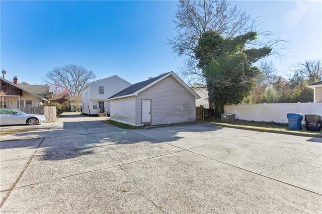 315 Roselynn LN, Virginia Beach, VA 23454