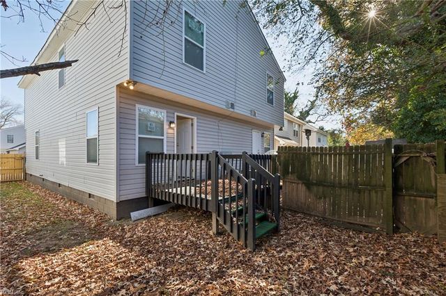 315 Roselynn LN, Virginia Beach, VA 23454