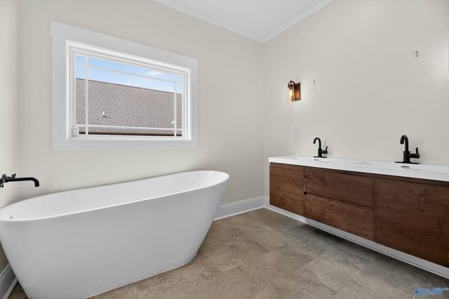 88 Pierce Road, Albertville, AL 35951