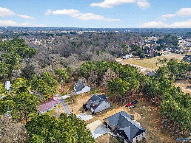 88 Pierce Road, Albertville, AL 35951