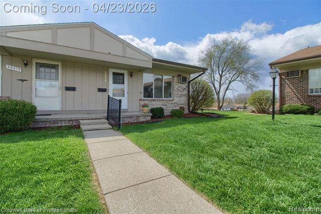 25315 Franklin Terrace 8, South Lyon, MI 48178