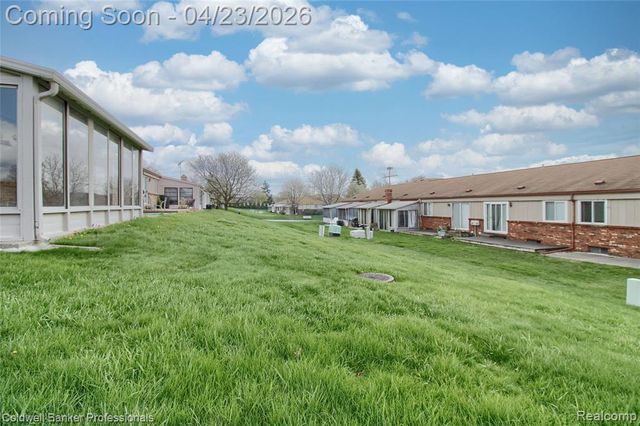 25315 Franklin Terrace 8, South Lyon, MI 48178