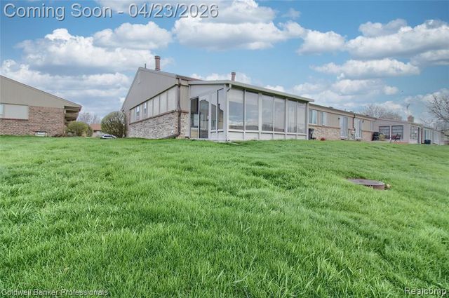25315 Franklin Terrace 8, South Lyon, MI 48178
