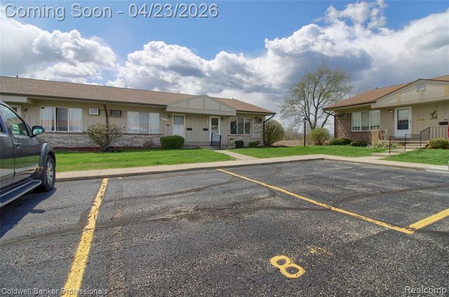 25315 Franklin Terrace 8, South Lyon, MI 48178
