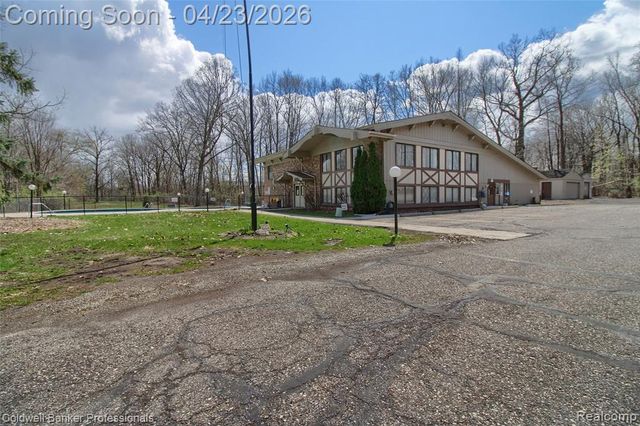 25315 Franklin Terrace 8, South Lyon, MI 48178