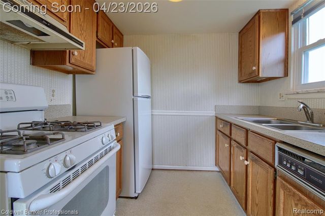 25315 Franklin Terrace 8, South Lyon, MI 48178