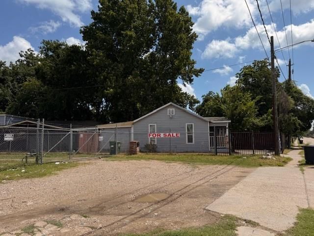 1060 W Little York Road, Houston, TX 77091