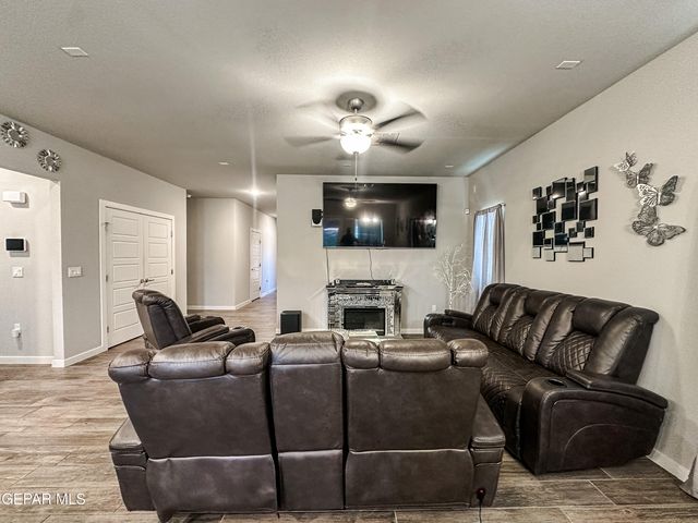 365 Mercy Tellez, Socorro, TX 79927