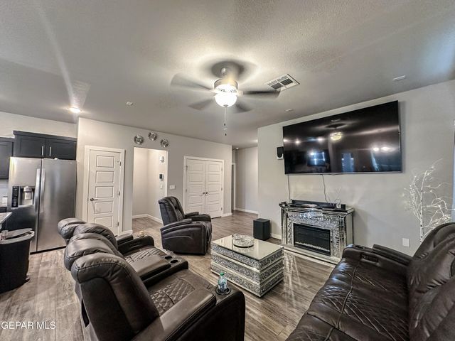 365 Mercy Tellez, Socorro, TX 79927