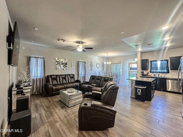 365 Mercy Tellez, Socorro, TX 79927