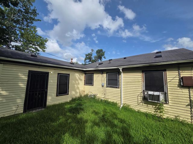 7326 Eisenhower Road, Houston, TX 77033