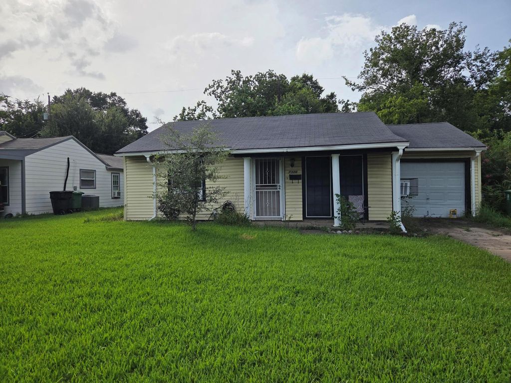 7326 Eisenhower Road, Houston, TX 77033