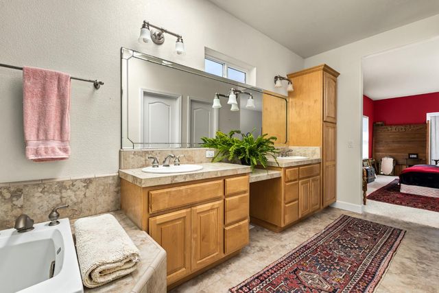 18776 Jayhawk Dr, Penn Valley, CA 95946