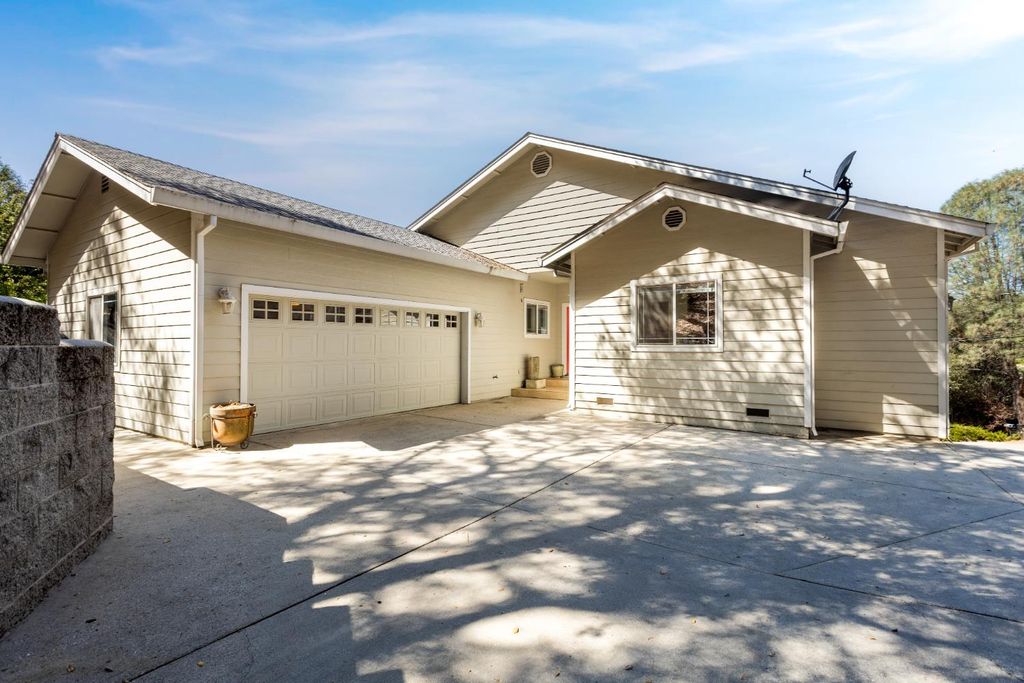 18776 Jayhawk Dr, Penn Valley, CA 95946