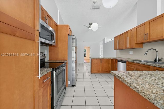 10583 SW 77th Ter, Miami, FL 33173