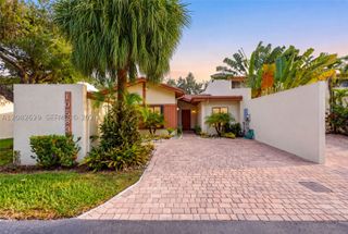 10583 SW 77th Ter, Miami, FL 33173