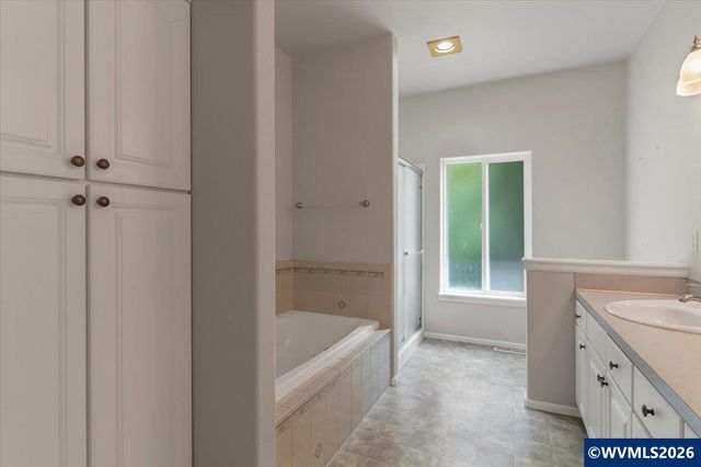 955 Pinehurst Ln NE, Keizer, OR 97303