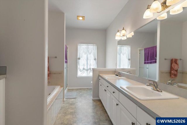 955 Pinehurst Ln NE, Keizer, OR 97303