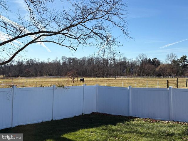 18 CROSSWICKS CHESTERFIELD RD, Crosswicks, NJ 08515