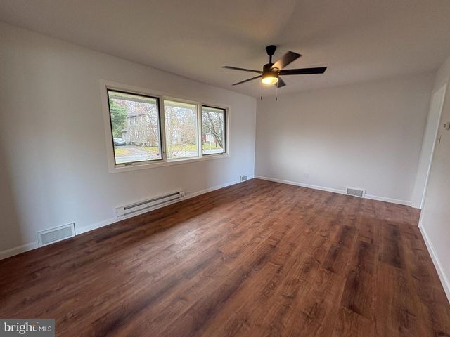 18 CROSSWICKS CHESTERFIELD RD, Crosswicks, NJ 08515