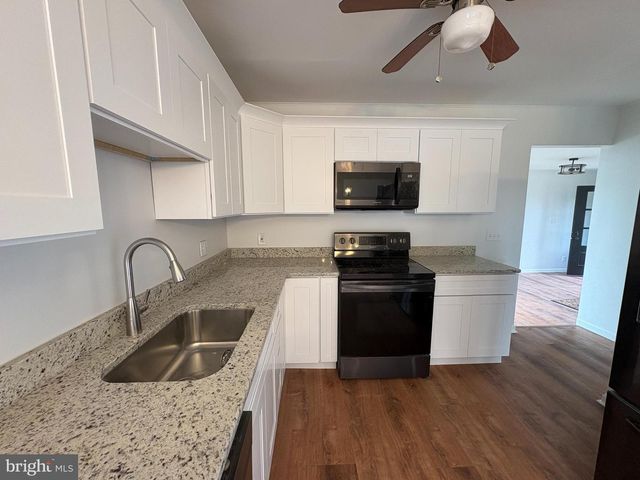 18 CROSSWICKS CHESTERFIELD RD, Crosswicks, NJ 08515