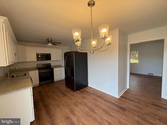 18 CROSSWICKS CHESTERFIELD RD, Crosswicks, NJ 08515