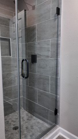 917 Temple Drive, Hitchcock, TX 77563