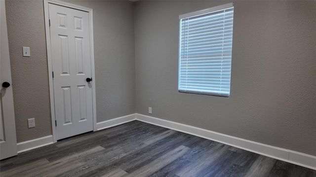 917 Temple Drive, Hitchcock, TX 77563