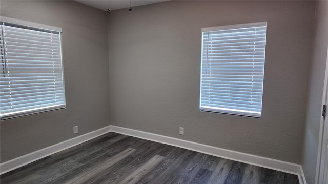 917 Temple Drive, Hitchcock, TX 77563