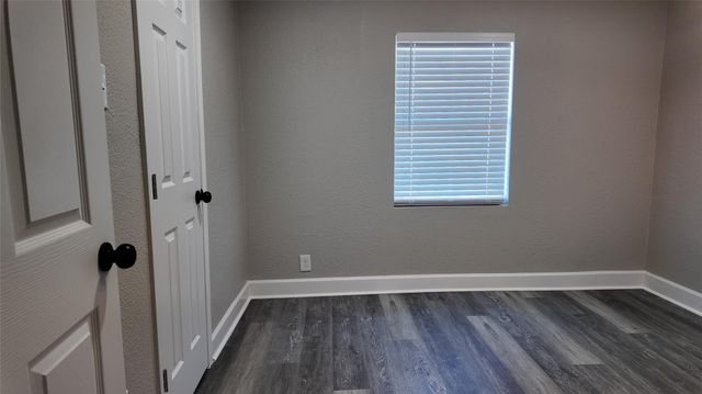 917 Temple Drive, Hitchcock, TX 77563