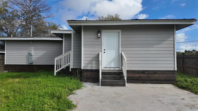 917 Temple Drive, Hitchcock, TX 77563