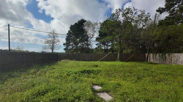 917 Temple Drive, Hitchcock, TX 77563