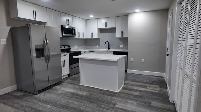 917 Temple Drive, Hitchcock, TX 77563