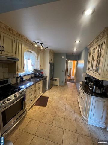 521 Olympia Avenue, Cliffside Park, NJ 07010