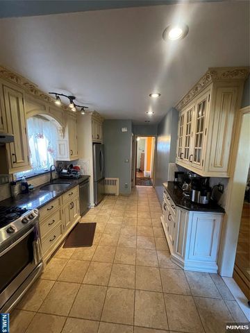 521 Olympia Avenue, Cliffside Park, NJ 07010