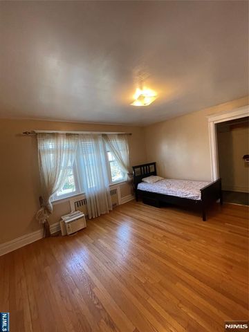 521 Olympia Avenue, Cliffside Park, NJ 07010