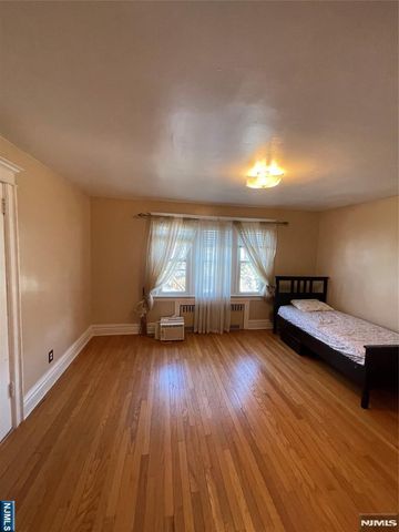 521 Olympia Avenue, Cliffside Park, NJ 07010