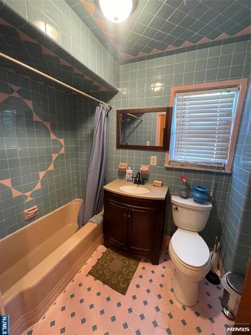 521 Olympia Avenue, Cliffside Park, NJ 07010