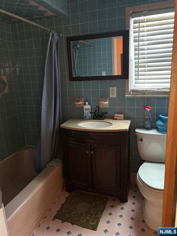 521 Olympia Avenue, Cliffside Park, NJ 07010