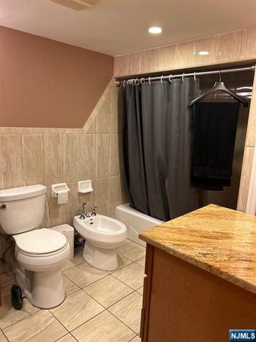 521 Olympia Avenue, Cliffside Park, NJ 07010
