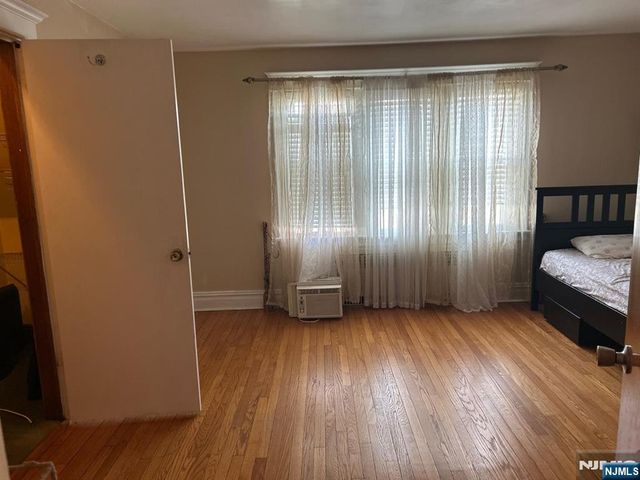 521 Olympia Avenue, Cliffside Park, NJ 07010