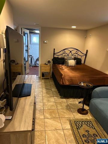 521 Olympia Avenue, Cliffside Park, NJ 07010