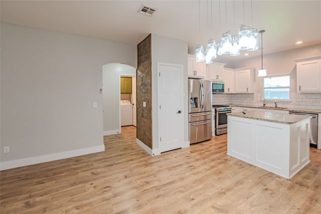 621 SW 7th Street, Moore, OK 73160